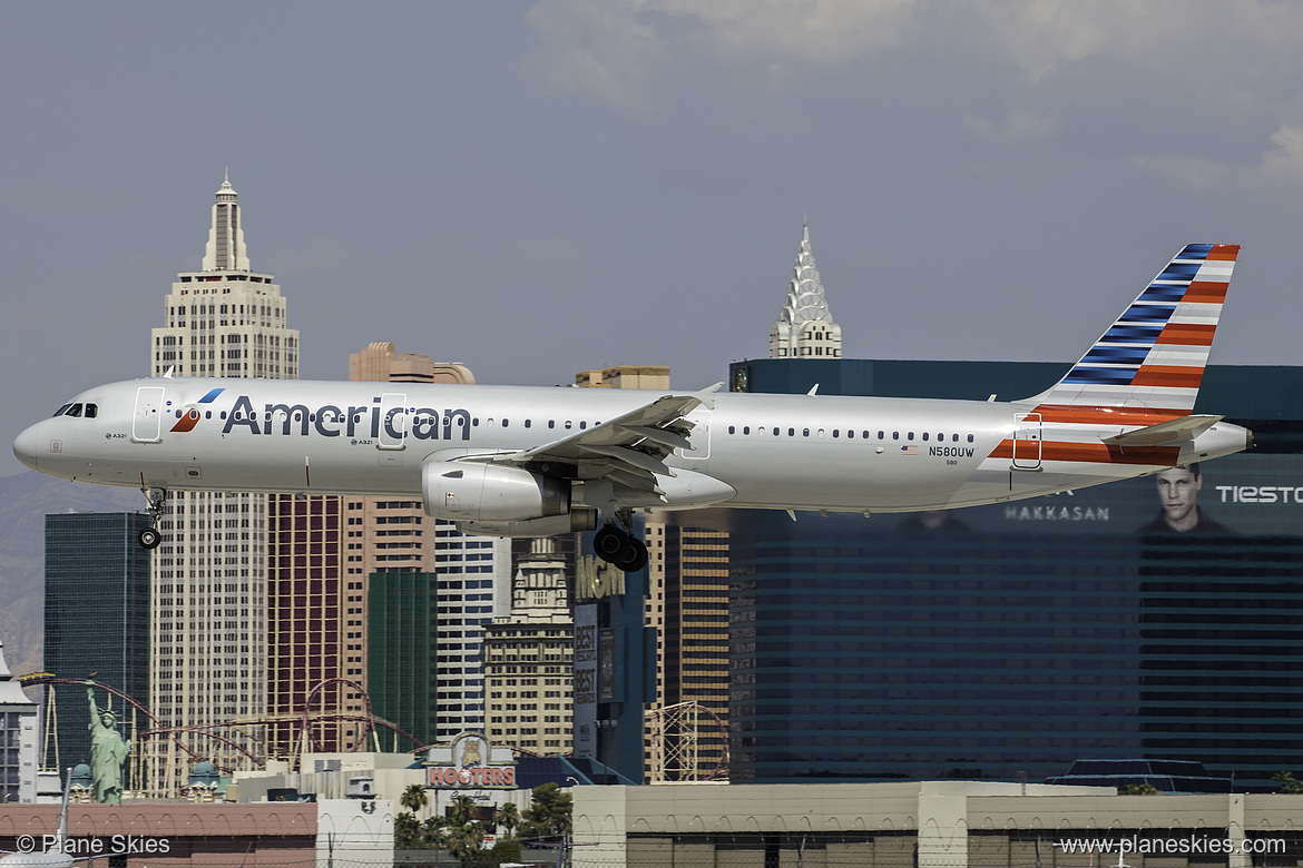 American Airlines Airbus A321-200 N580UW at McCarran International Airport (KLAS/LAS)