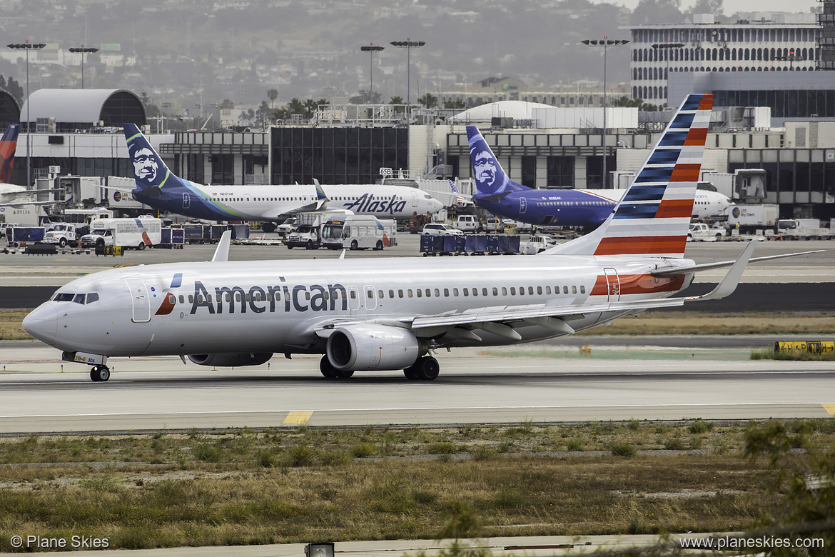 American Airlines Boeing 737-800 N968AN at Los Angeles International Airport (KLAX/LAX)