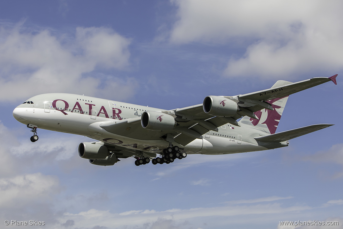 Qatar Airways Airbus A380-800 A7-APH at London Heathrow Airport (EGLL/LHR)