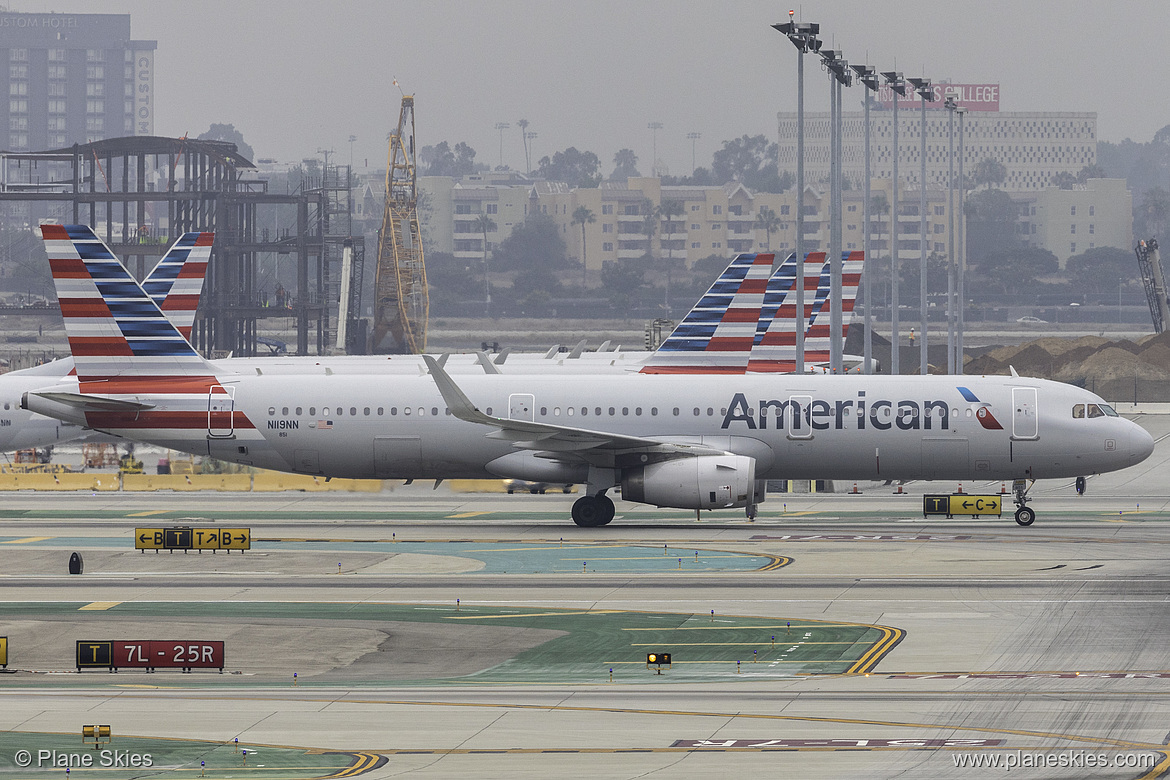 American Airlines Airbus A321-200 N119NN at Los Angeles International Airport (KLAX/LAX)