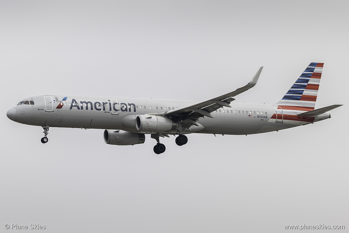 American Airlines Airbus A321-200 N134AN at Los Angeles International Airport (KLAX/LAX)