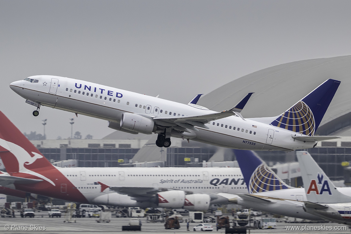 United Airlines Boeing 737-800 N77535 at Los Angeles International Airport (KLAX/LAX)