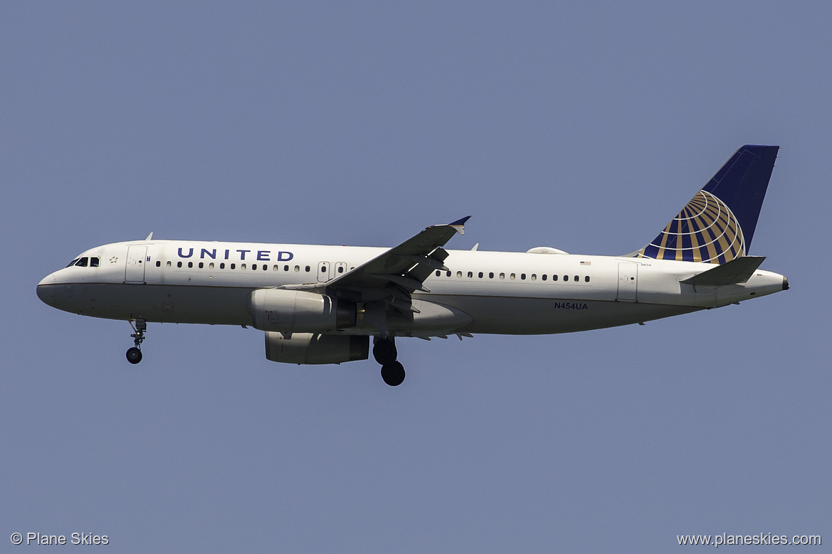 United Airlines Airbus A320-200 N454UA at San Francisco International Airport (KSFO/SFO)