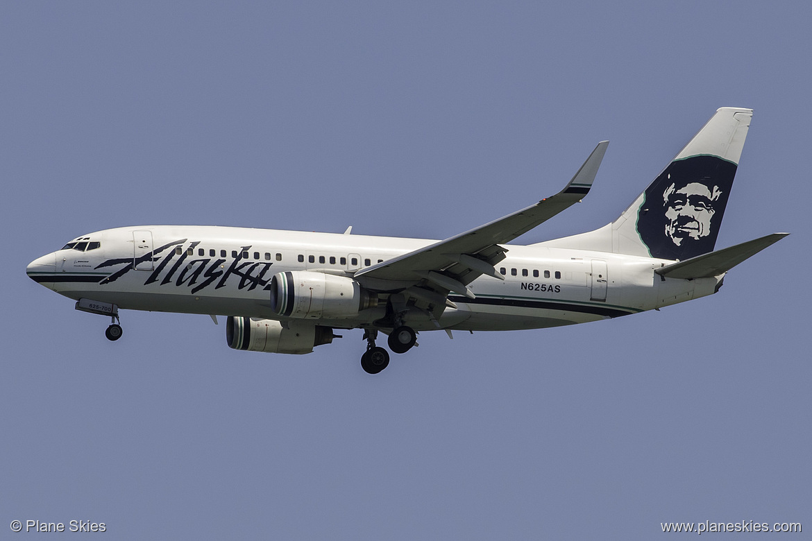 Alaska Airlines Boeing 737-700 N625AS at San Francisco International Airport (KSFO/SFO)