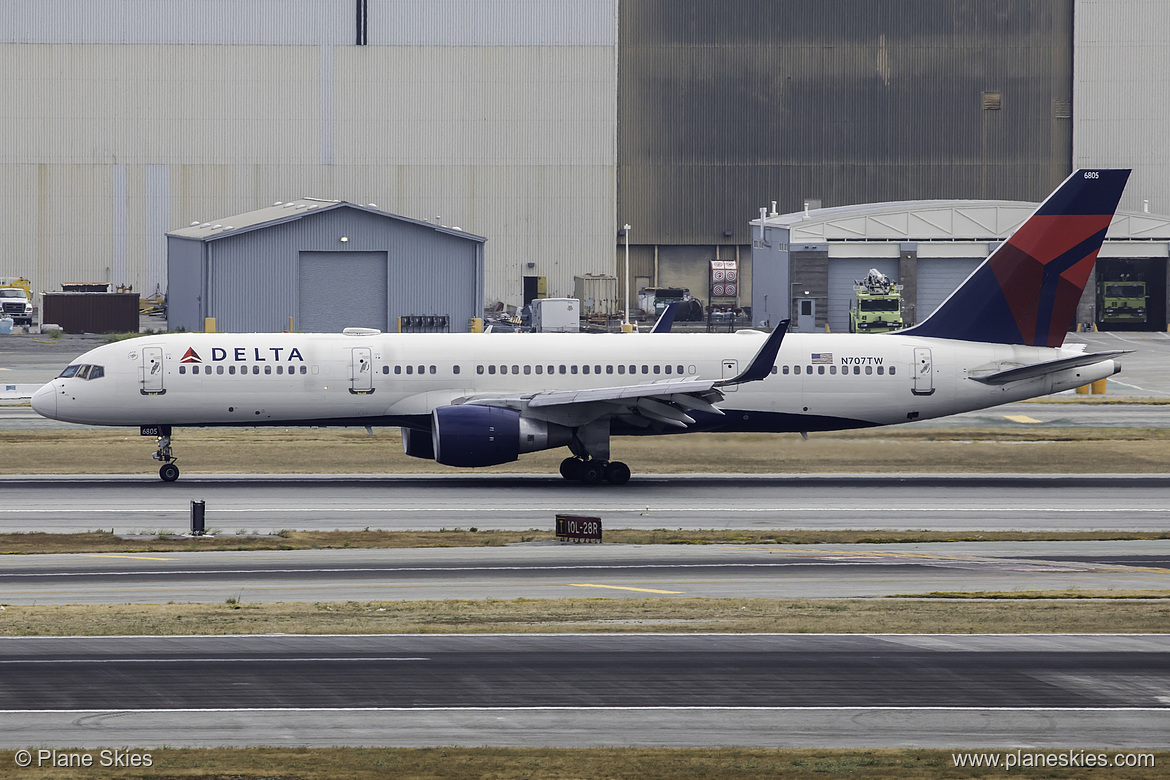 Delta Air Lines Boeing 757-200 N707TW at San Francisco International Airport (KSFO/SFO)