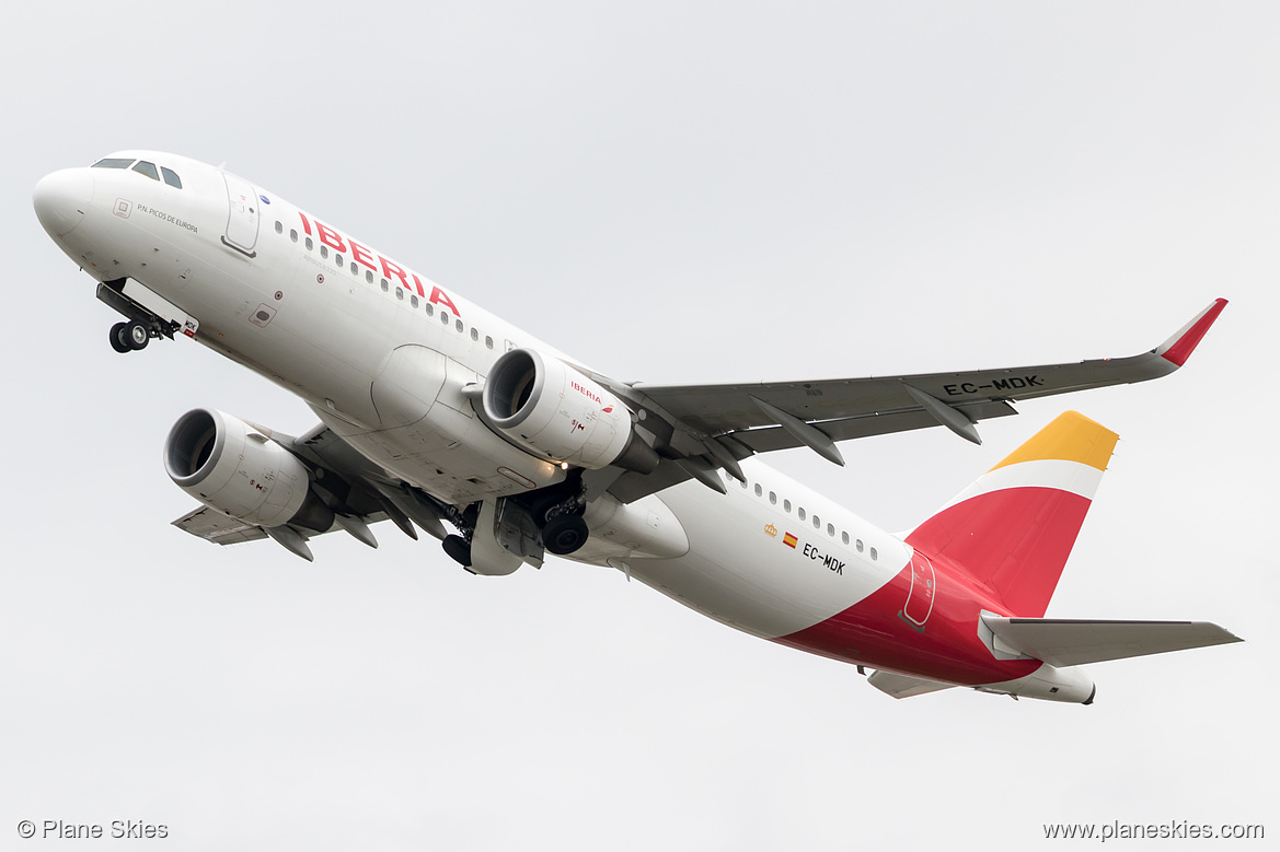 Iberia Airbus A320-200 EC-MDK at London Heathrow Airport (EGLL/LHR)