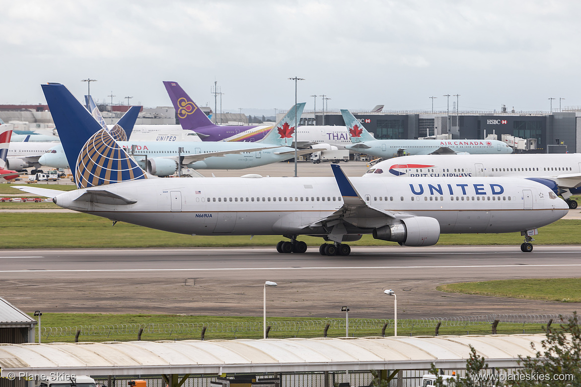 United Airlines Boeing 767-300ER N669UA at London Heathrow Airport (EGLL/LHR)