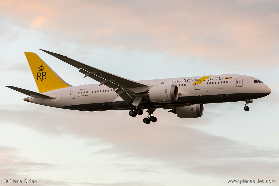 Royal Brunei Airlines Boeing 787-8 V8-DLB at London Heathrow Airport (EGLL/LHR)