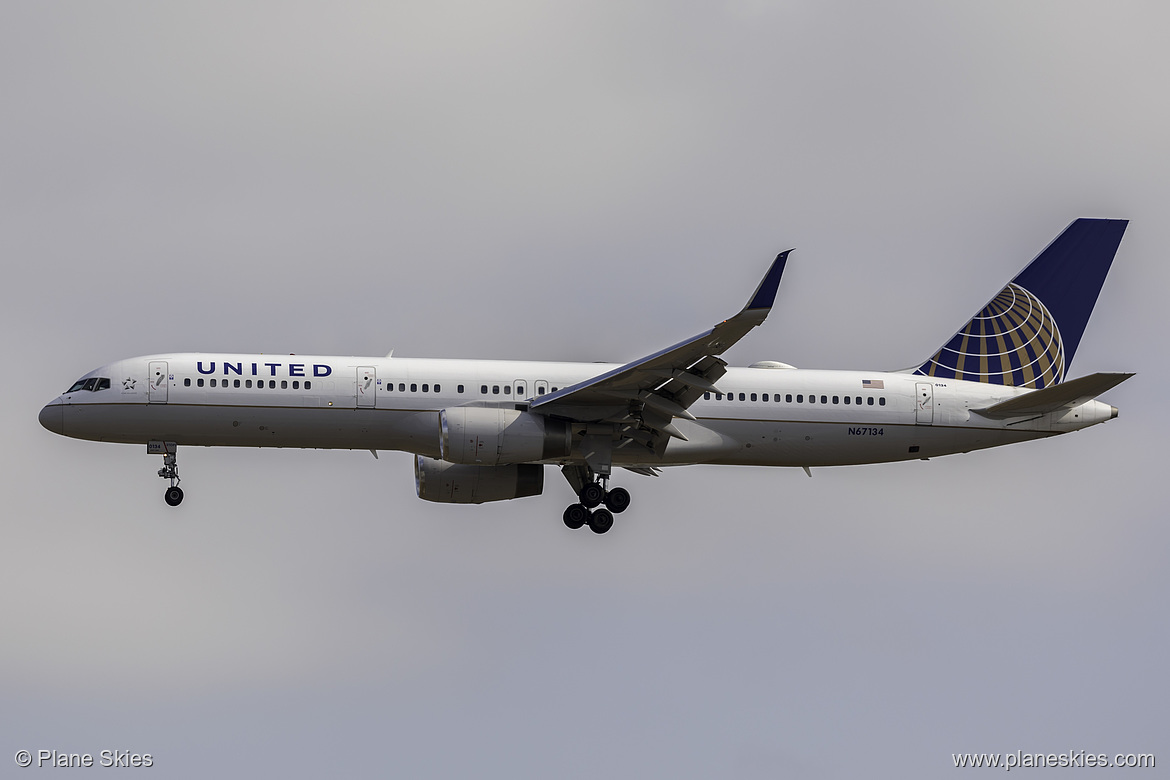 United Airlines Boeing 757-200 N67134 at Los Angeles International Airport (KLAX/LAX)