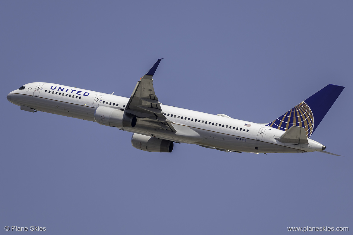 United Airlines Boeing 757-200 N67134 at Los Angeles International Airport (KLAX/LAX)