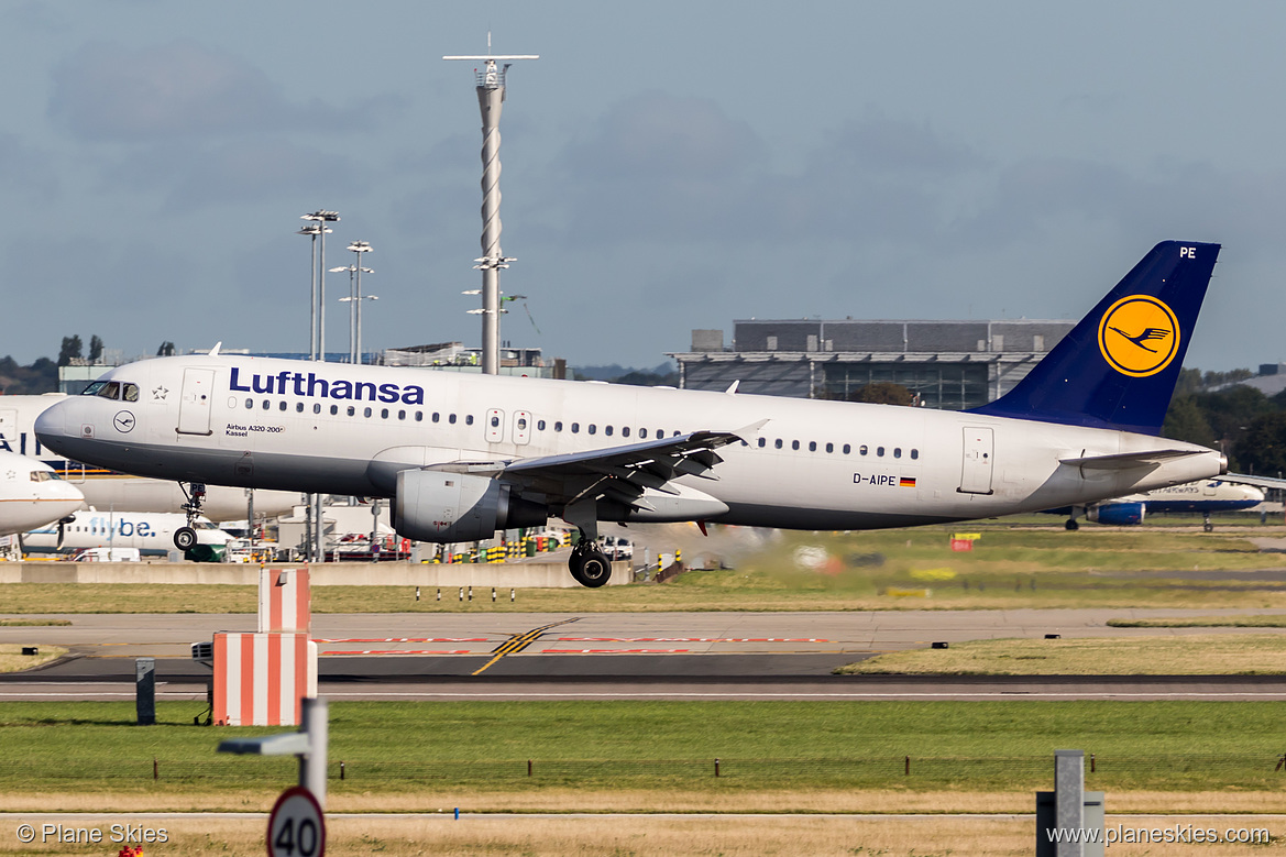 Lufthansa Airbus A320-200 D-AIPE at London Heathrow Airport (EGLL/LHR)