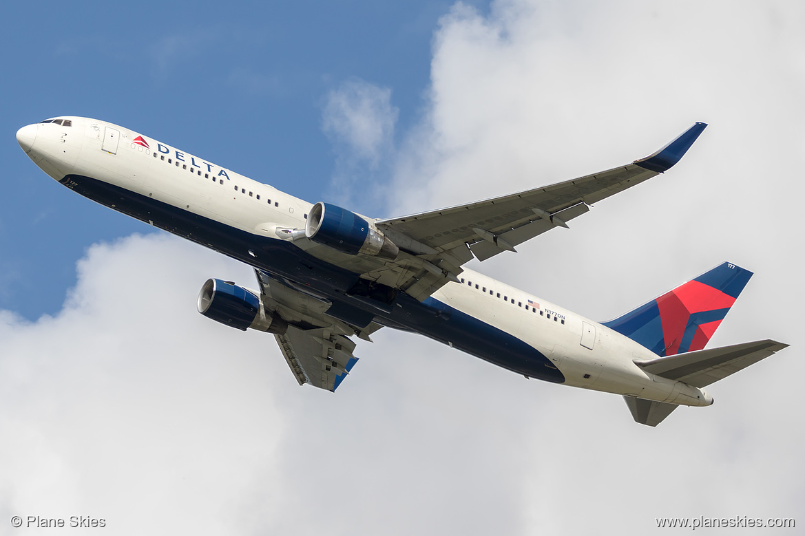 Delta Air Lines Boeing 767-300ER N177DN at London Heathrow Airport (EGLL/LHR)