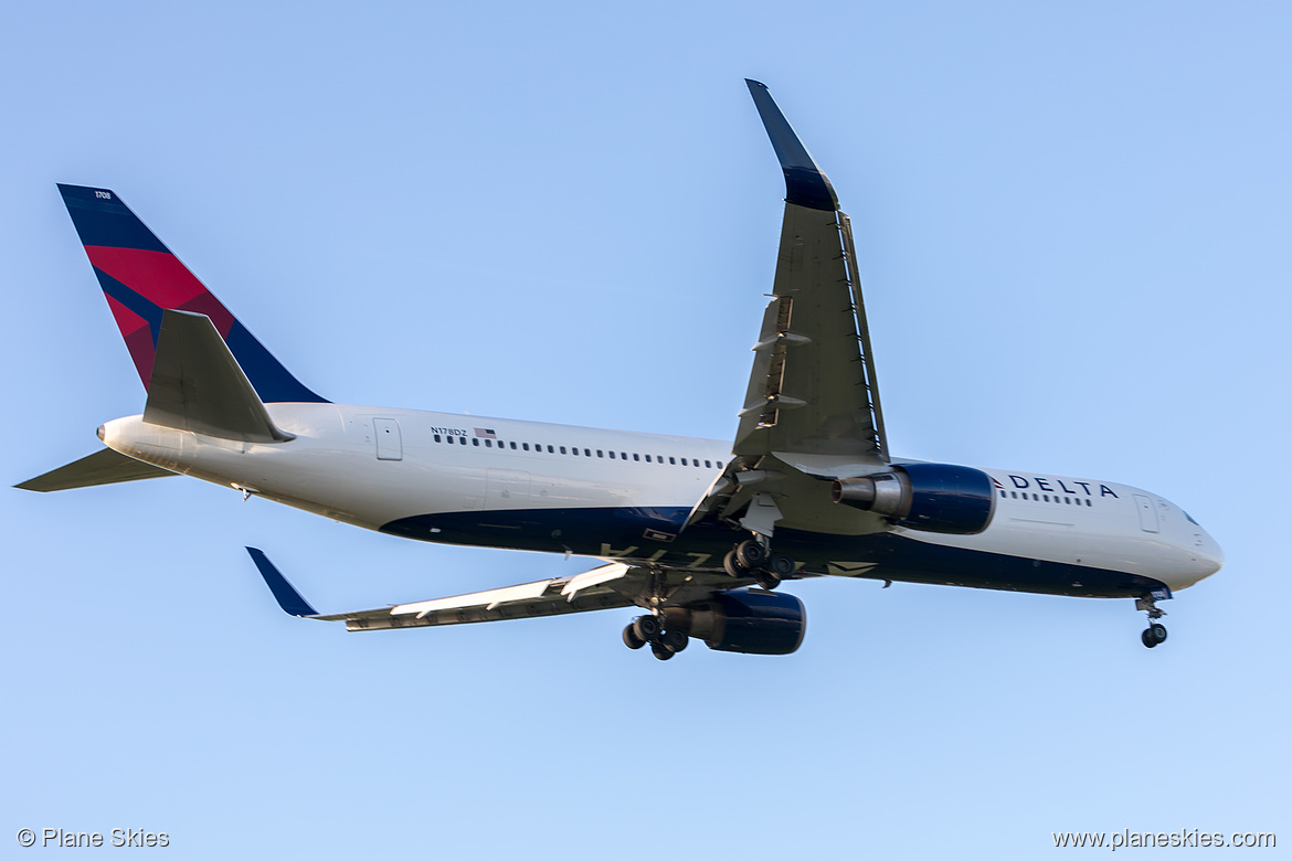 Delta Air Lines Boeing 767-300ER N178DZ at London Heathrow Airport (EGLL/LHR)