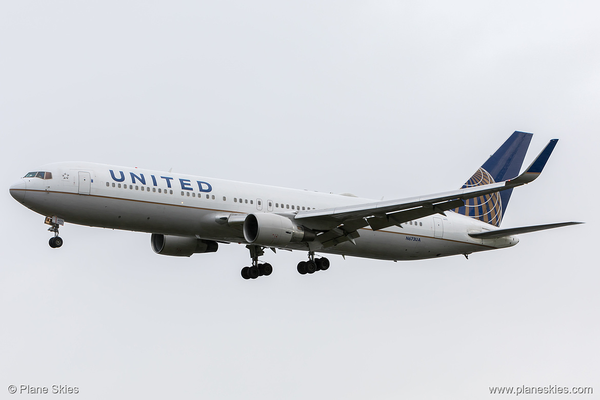 United Airlines Boeing 767-300ER N673UA at London Heathrow Airport (EGLL/LHR)