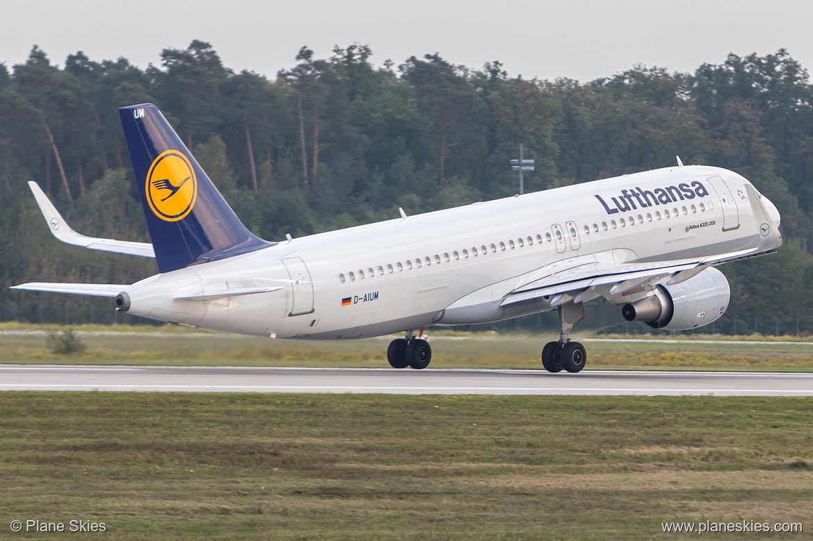 Lufthansa Airbus A320-200 D-AIUM at Frankfurt am Main International Airport (EDDF/FRA)