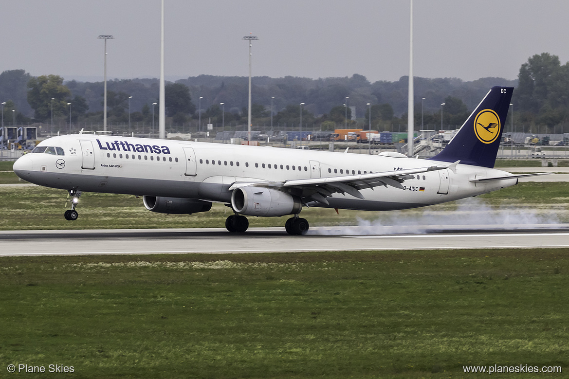 Lufthansa Airbus A321-200 D-AIDC at Munich International Airport (EDDM/MUC)