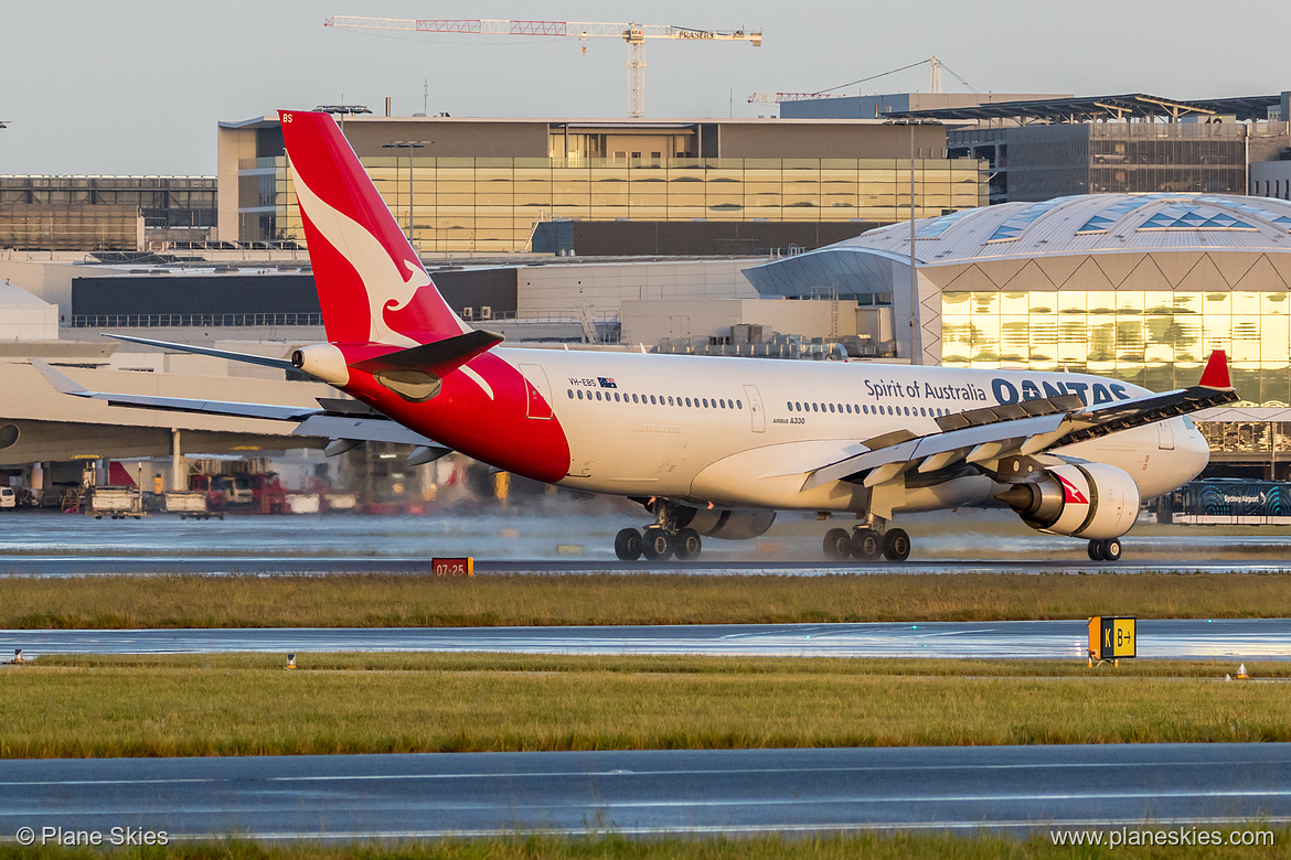 Qantas Airbus A330-200 VH-EBS at Sydney Kingsford Smith International Airport (YSSY/SYD)