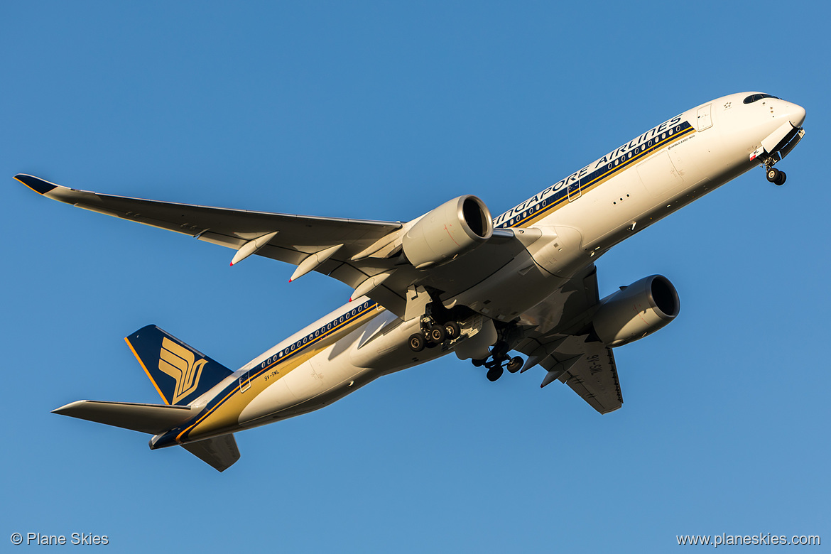 Singapore Airlines Airbus A350-900 9V-SML at Melbourne International Airport (YMML/MEL)