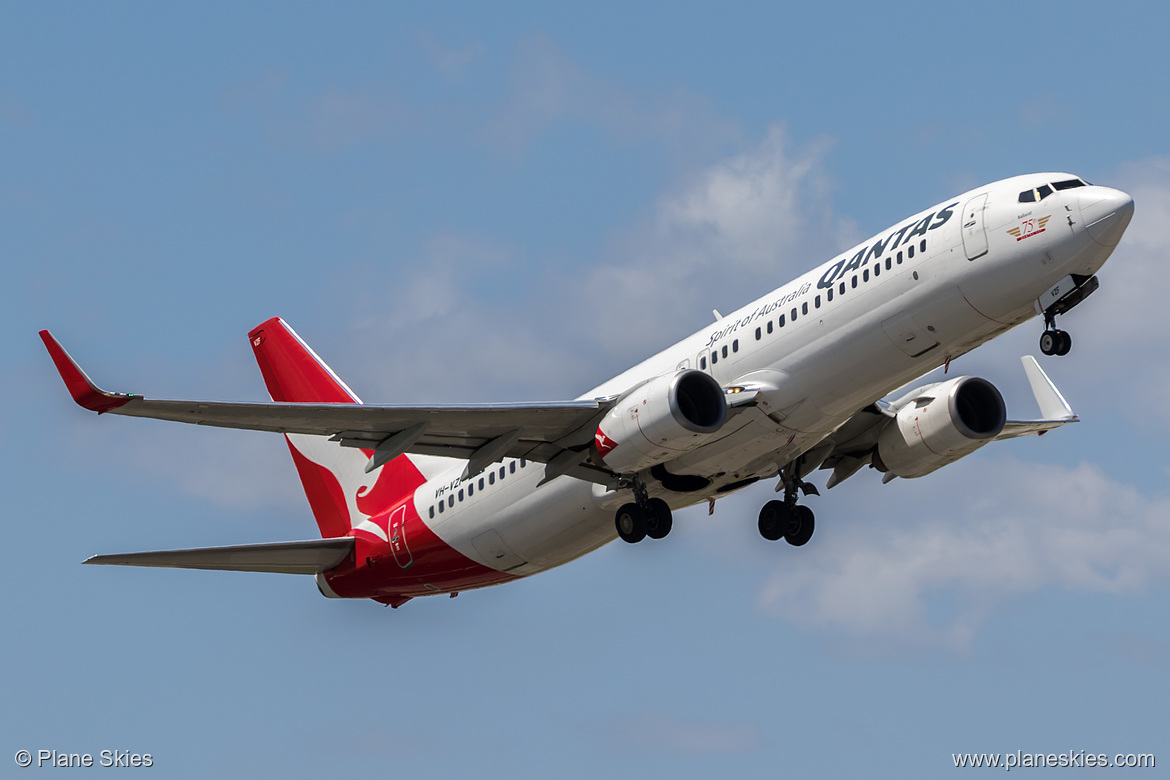 Qantas Boeing 737-800 VH-VZF at Melbourne International Airport (YMML/MEL)