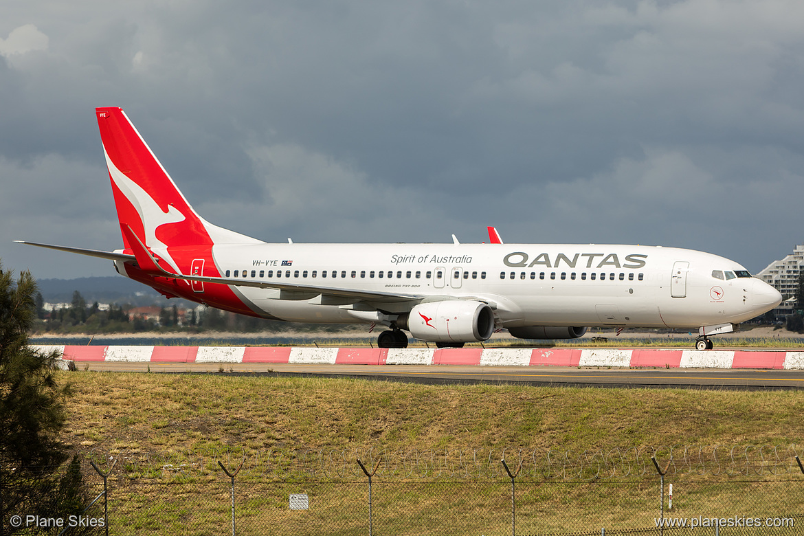 Qantas Boeing 737-800 VH-VYE at Sydney Kingsford Smith International Airport (YSSY/SYD)