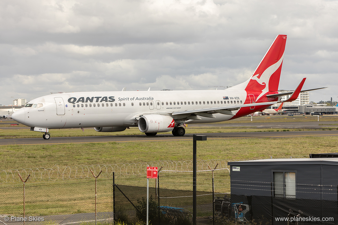 Qantas Boeing 737-800 VH-VZX at Sydney Kingsford Smith International Airport (YSSY/SYD)