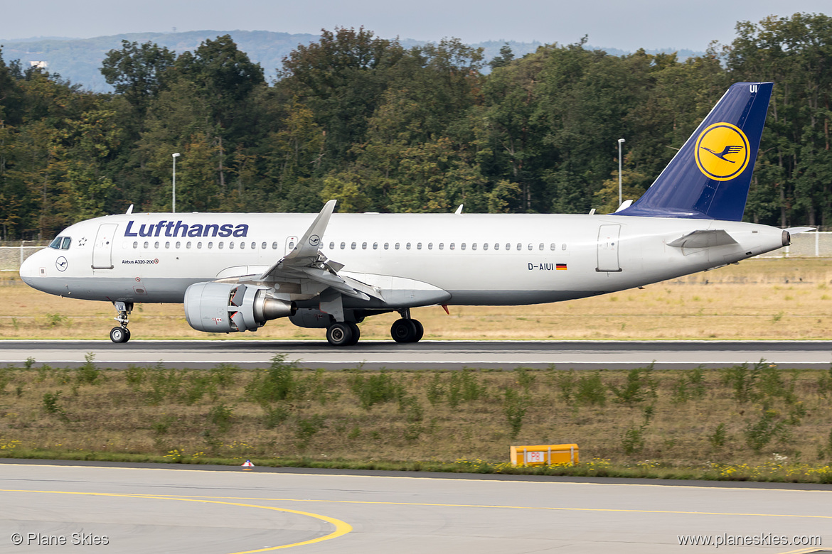 Lufthansa Airbus A320-200 D-AIUI at Frankfurt am Main International Airport (EDDF/FRA)