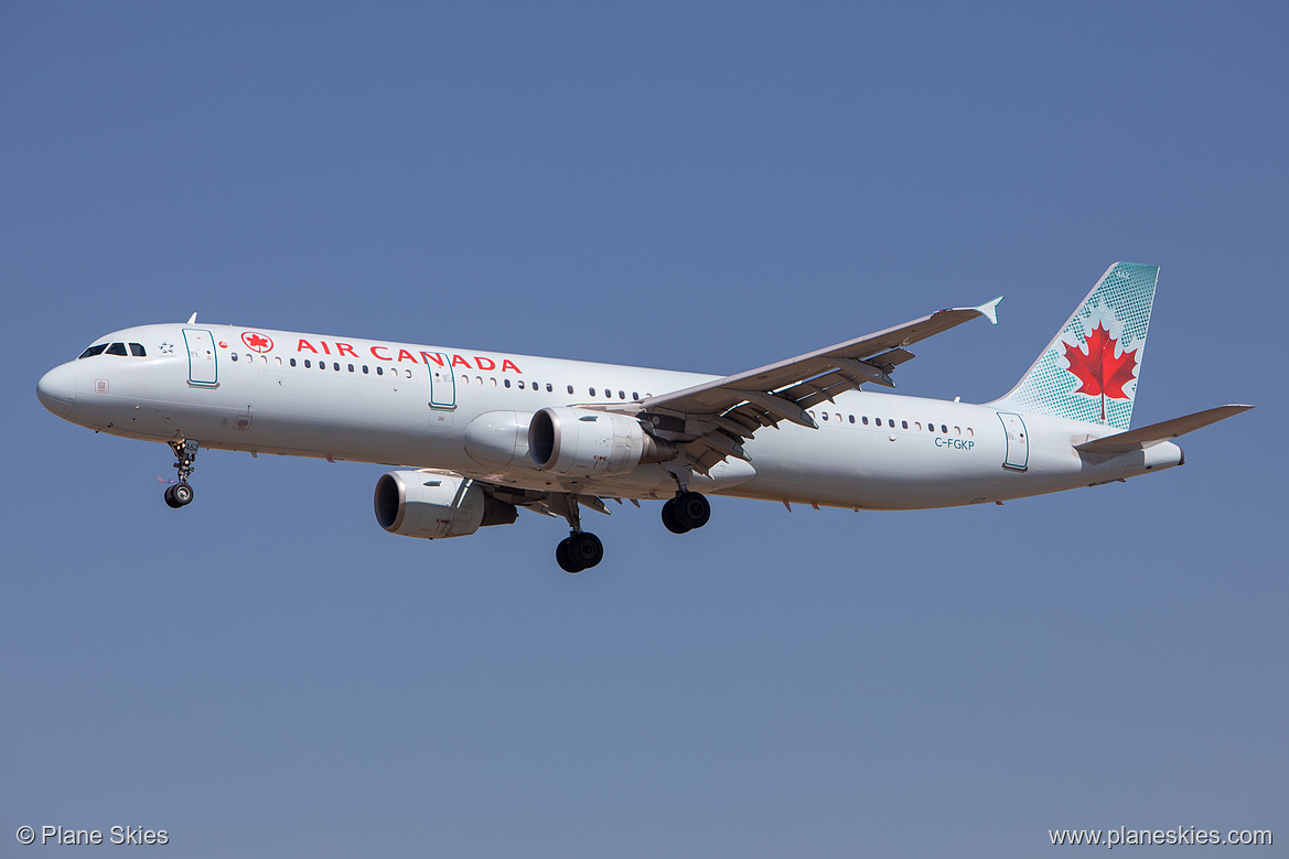 Air Canada Airbus A321-200 C-FGKP at Los Angeles International Airport (KLAX/LAX)