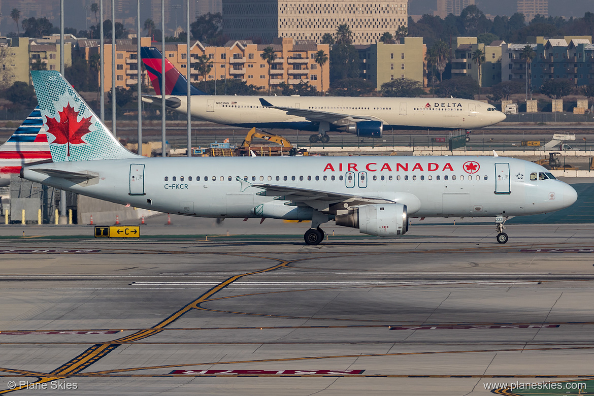 Air Canada Airbus A320-200 C-FKCR at Los Angeles International Airport (KLAX/LAX)