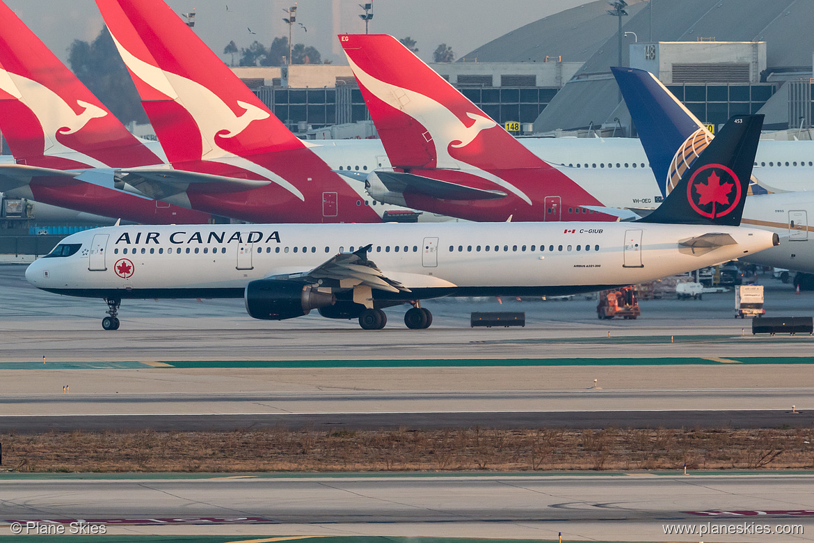 Air Canada Airbus A321-200 C-GIUB at Los Angeles International Airport (KLAX/LAX)