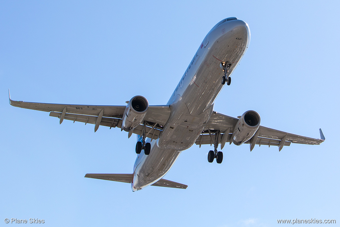 American Airlines Airbus A321-200 N130AN at Los Angeles International Airport (KLAX/LAX)