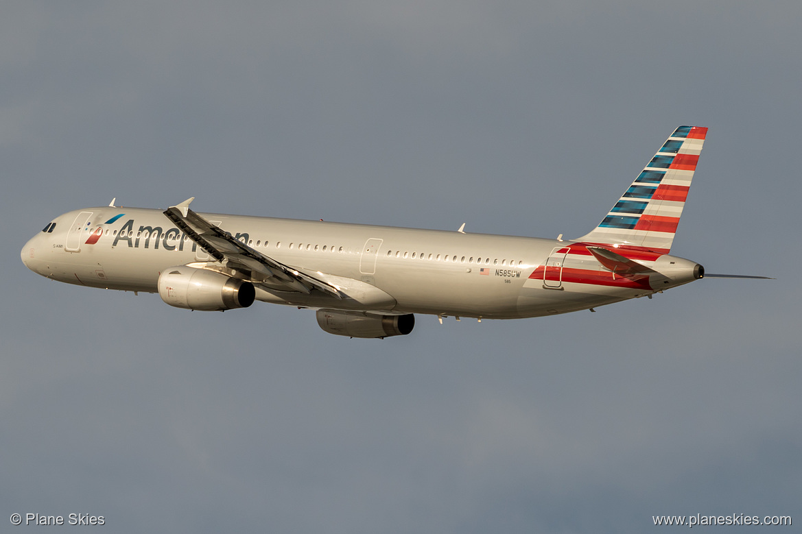 American Airlines Airbus A321-200 N585UW at Los Angeles International Airport (KLAX/LAX)