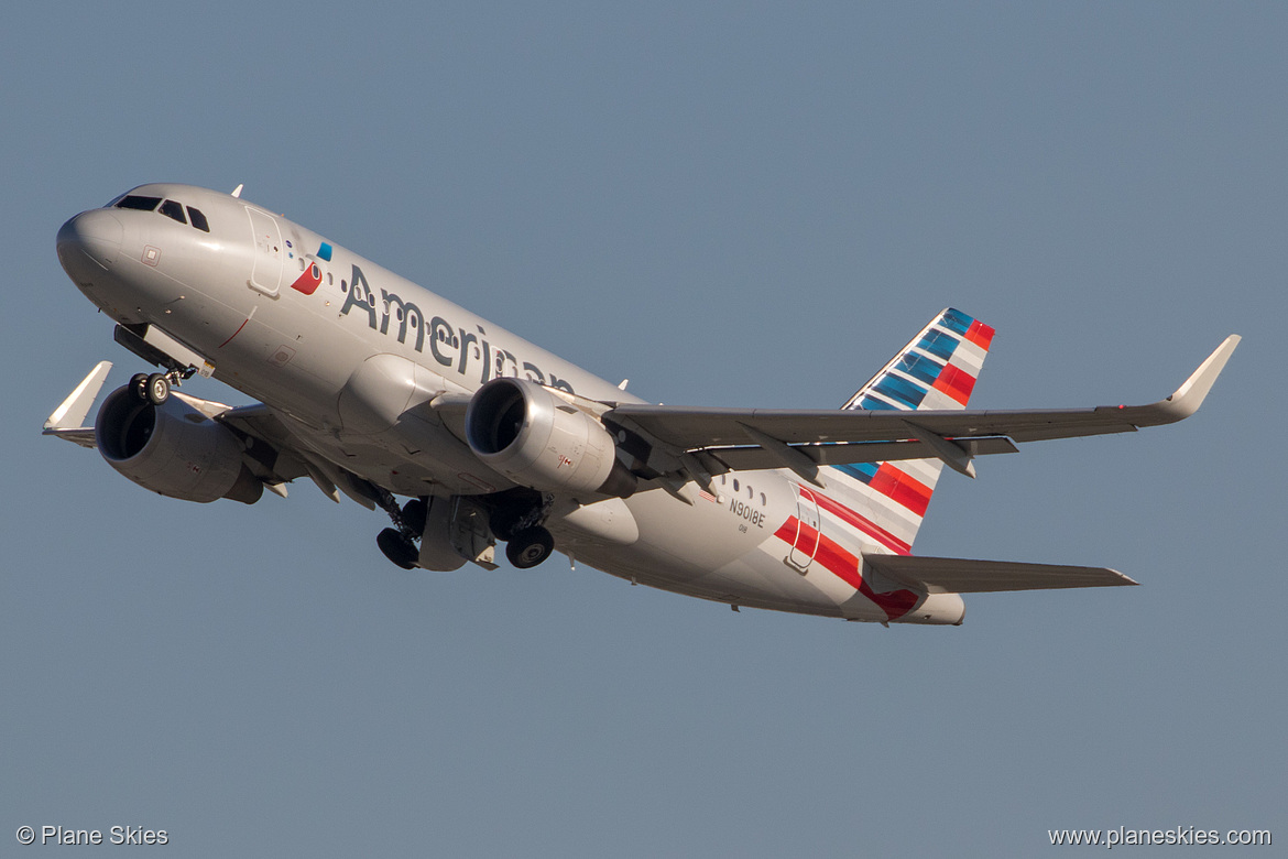 American Airlines Airbus A319-100 N9018E at Los Angeles International Airport (KLAX/LAX)