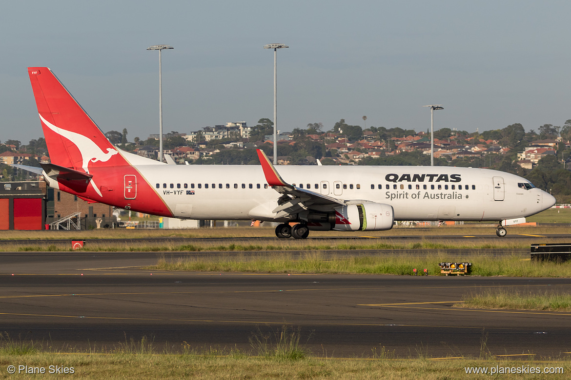 Qantas Boeing 737-800 VH-VYF at Sydney Kingsford Smith International Airport (YSSY/SYD)