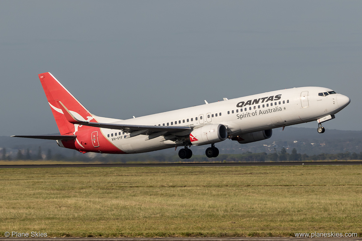 Qantas Boeing 737-800 VH-VYF at Sydney Kingsford Smith International Airport (YSSY/SYD)