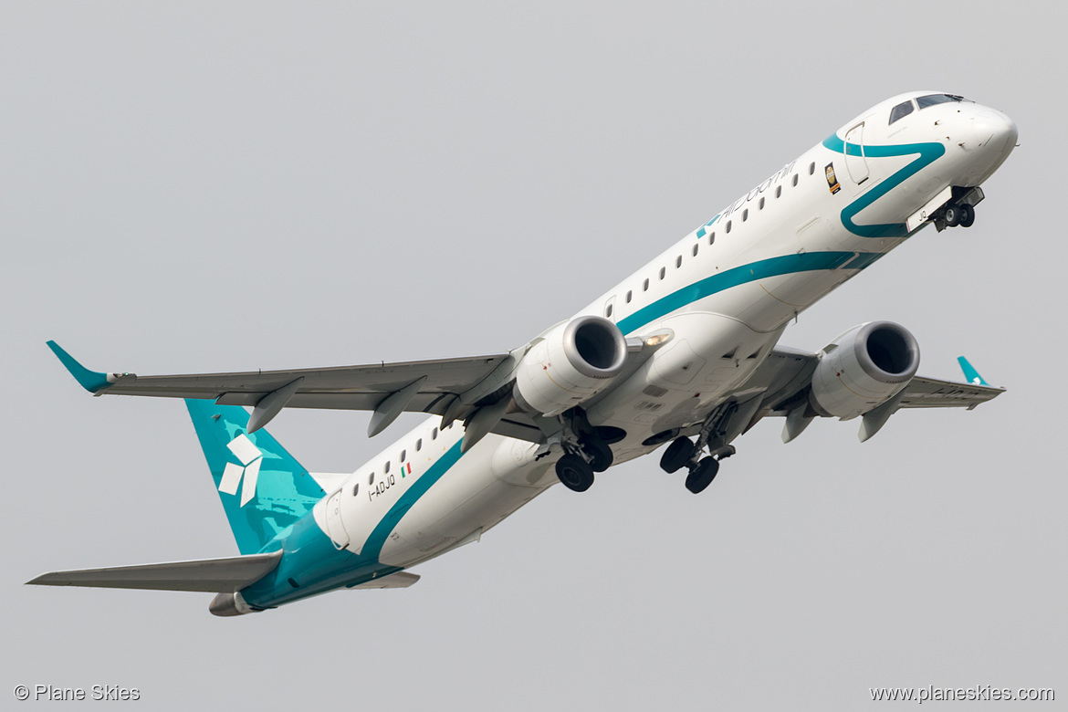 Air Dolomiti Embraer ERJ-195 I-ADJQ at Munich International Airport (EDDM/MUC)