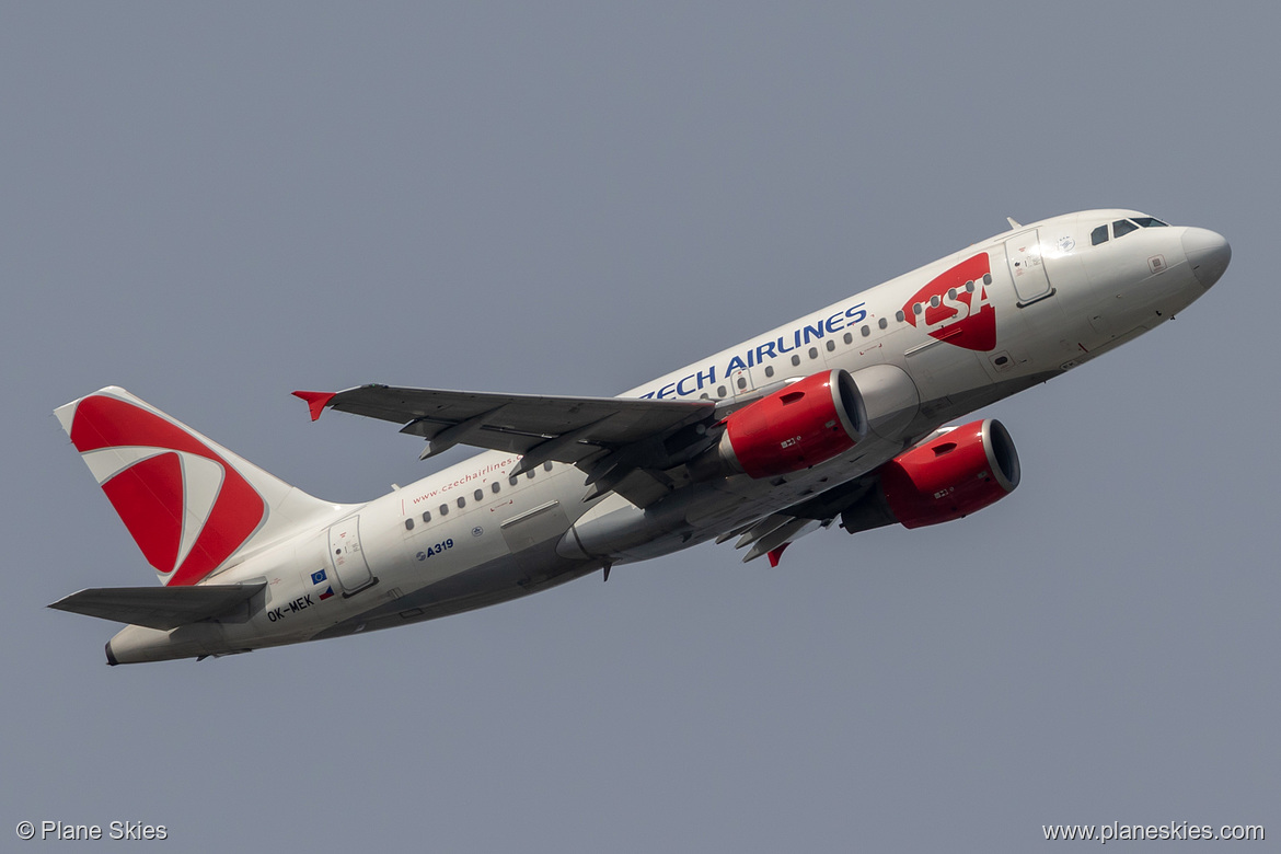 Czech Airlines Airbus A319-100 OK-MEK at London Heathrow Airport (EGLL/LHR)