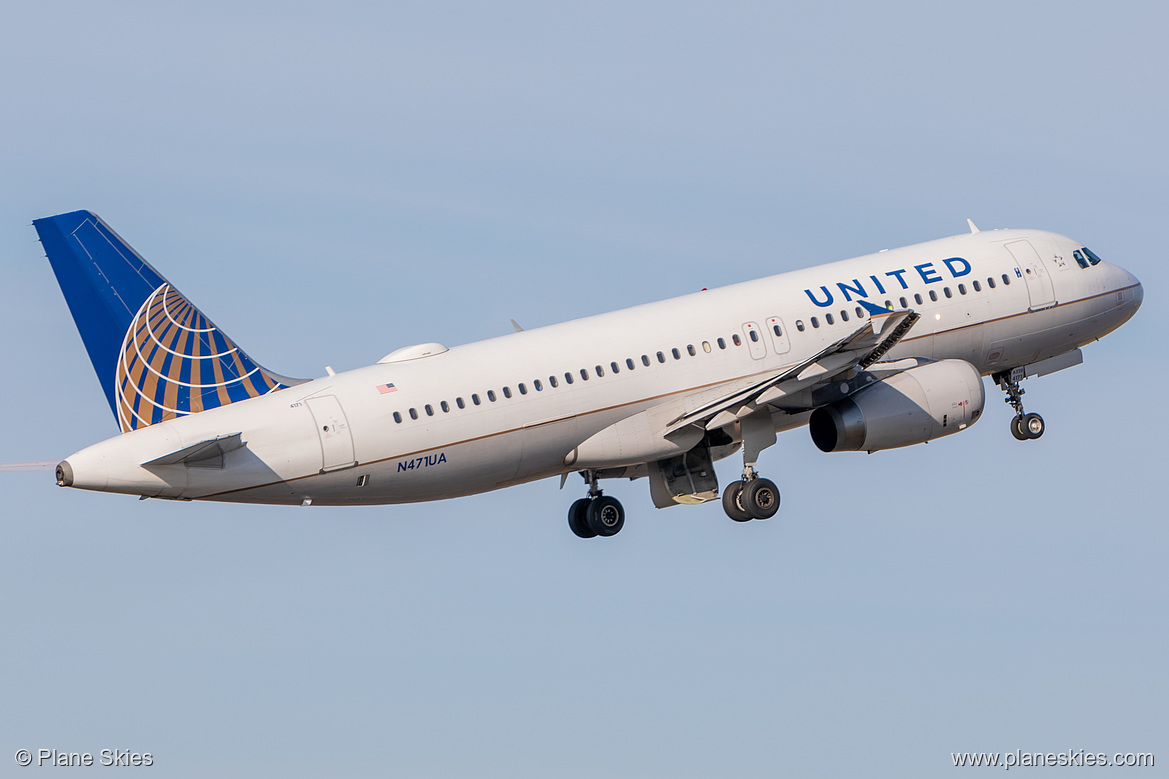 United Airlines Airbus A320-200 N471UA at Portland International Airport (KPDX/PDX)